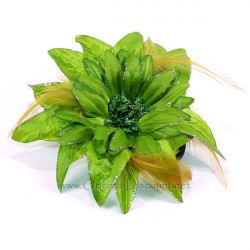 Fleur à cheveux vert et plumes