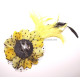 Fleur à cheveux et plumes jaune