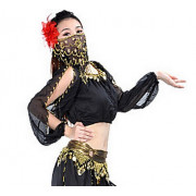 Tenue de danse orientale pour femme débutante et intérmédiaire. Composée de  4 pièces : sarouel, ceinture, haut et voile long. Cet ensemble existe en