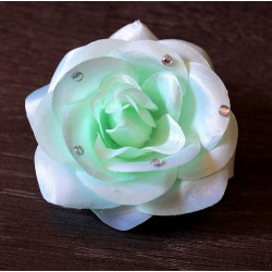 Fleur à cheveux satinée et strass vert clair