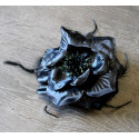 Double fleur à cheveux noir satinée et pailletée sur pince 