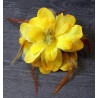 Double fleur à cheveux jaune tulle et paillettes sur pince
