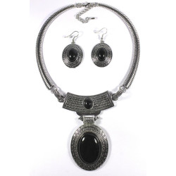 Collier antique plastron bohème oval