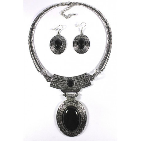 Collier antique plastron bohème oval