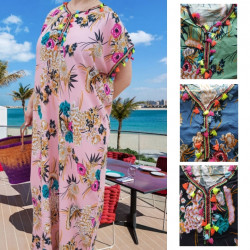 Robe longue orientale fleurs et pompons fluos