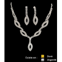 Collier bijoux strass et boucles d'oreilles