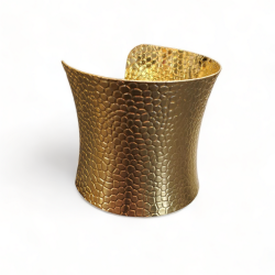 Bracelet de poignet doré style martelé
