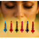 Femme au regard fermé en ambiance douce portant des bindis indiens colorés – présentation esthétique du lot de 6 bindis autocollants multicolores avec strass