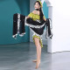 Melaya de danse orientale noir et argent portée par une danseuse