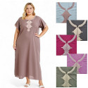 Djellaba pour femme en coton brodé – col et manches décorés fil doré