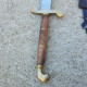 Manche en bois et garde en laiton du sabre Shamshir de danse orientale, lame en métal argenté