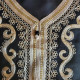 Djellaba / abaya maison noir femme gros plan