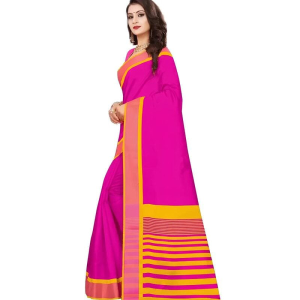 Sari indien fuchsia et ocre satiné porté par mannequin, tissu fluide traditionnel
