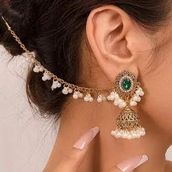 Boucles d’oreilles indiennes dorées à perles et strass vert émeraude avec ornement de cheveux intégré