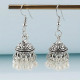 Bijoux orientaux argentés style Jhumka avec perles nacrées
