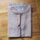 Qamis enfant Omani marron clair, tissu fluide avec col pression et poches latérales