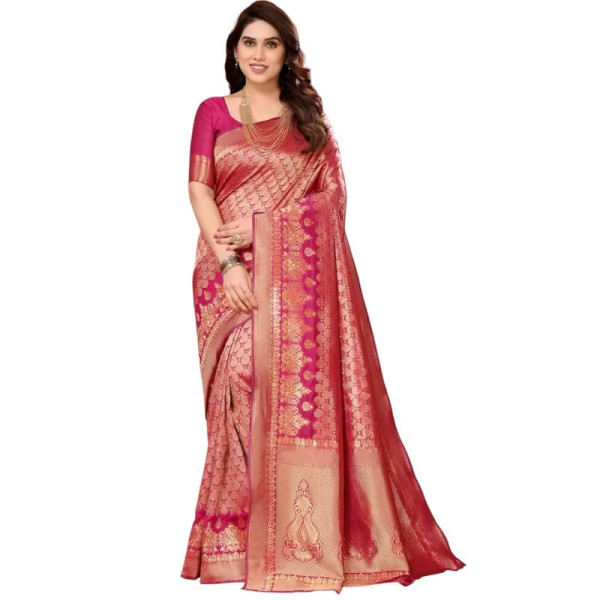 Coupon de sari indien traditionnel rose et or porté lors d’une cérémonie de mariage