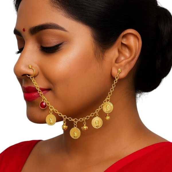 Bijoux de nez à sequins dorés sur une femme indienne