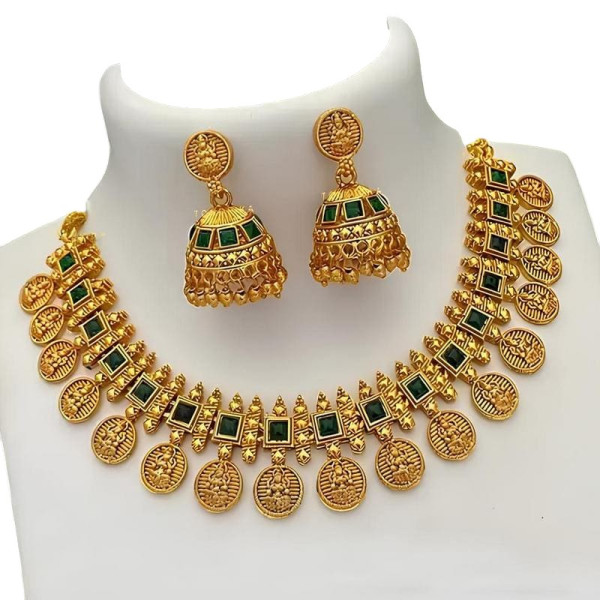 parure bijoux indiens traditionnel collier et jhumka sur buste