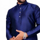 Kurta tenue indien bleu nuit satiné – détail du buste