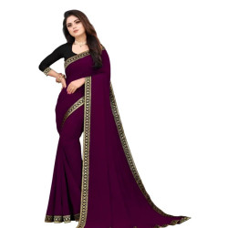 Sari indien bordeaux intense avec bordure dorée, porté de face, style élégant et traditionnel