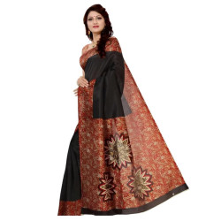 femme indienne portant un sari noir et rouge à motifs feuillage vu de côté
