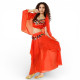 Costume de danse orientale femme rouge corail avec manches évasées et jupe longue aérienne