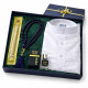 Coffret cadeau homme musulman avec qamis blanc plié, tapis de prière, tasbih, miswak et parfum dans boîte