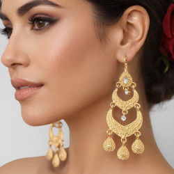 Boucles d’oreilles orientales plaqué or et strass 9 cm à pampilles articulées avec fermoir dormeuses