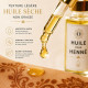Zoom sur la texture légère de l’huile pour henné mehndi avec pipette et goutte d’huile