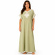 Djellaba femme en tissu gaufré vert sauge avec coupe longue et col traditionnel.