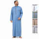 Qamis bleu homme avec broderies contrastées, col officier et aperçu des différents coloris disponiblesQamis saoudien liseret fin - 8