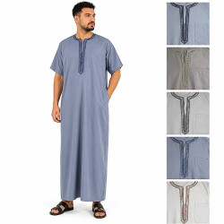 Qamis homme bleu ciel à manches courtes avec broderie orientale et coloris disponibles