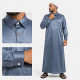 Qamis moderne bleu gris à col chemise, aspect soyeux