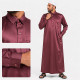 Qamis moderne bordeaux à col chemise et finition satinée