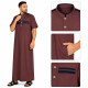 Qamis homme bordeaux marron à col montant et manches courtes avec détails bleu marine