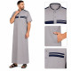 Qamis homme gris à col montant et manches courtes avec détails bleu marine