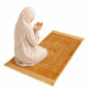 Tapis de prière caramel avec femme faisant des invocations