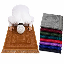 Tapis de prière en velours disponibles en plusieurs couleurs