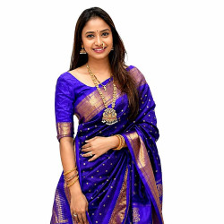 Sari indien bleu royal et doré élégant avec bordures décoratives