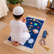 Tapis de prière enfant utilisé par un garçon avec tasbih et housse assortie