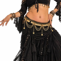 Ceinture de danse orientale en métal doré avec chaînettes portée par une danseuse tribale