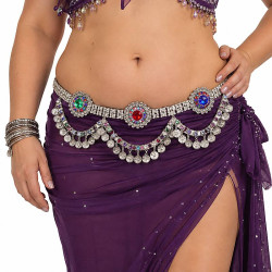 Ceinture métal de danse ethnique avec pièces portée par une danseuse