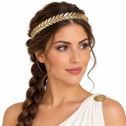 Couronne feuille de laurier métal doré César portée par une femme