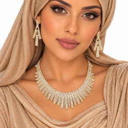 Parure strass dorée avec collier et boucles d'oreilles assorties