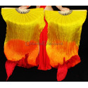 Paire d'Eventails en soie ourlés jaune orange rouge