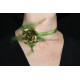 Collier ras de cou fleur vert