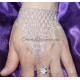 Bijou de main argenté et strass