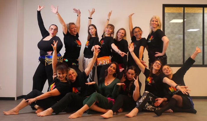 cours de danse orientale a valencienne groupe de danseuses