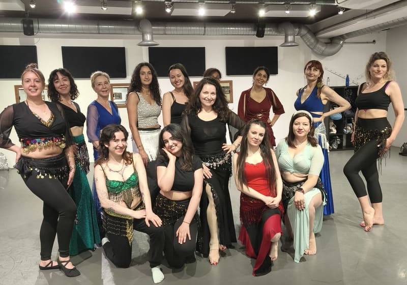 les danseuse du cours de danse orientale de djamila bouraoui a paris
